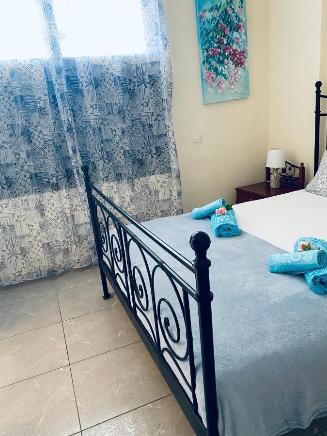 Queens Garden Walking Distance To The Beach Paphos Exterior foto