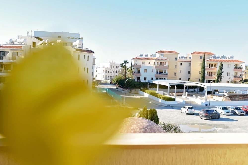 Queens Garden Walking Distance To The Beach Paphos Exterior foto
